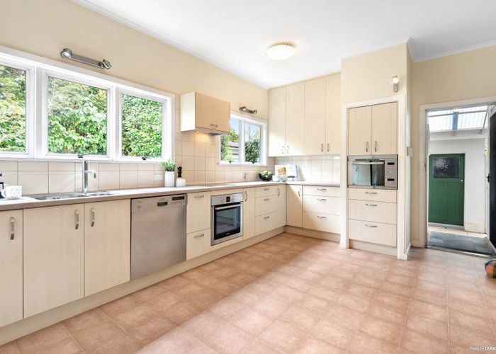  at 1 Temple Street, Meadowbank, Auckland