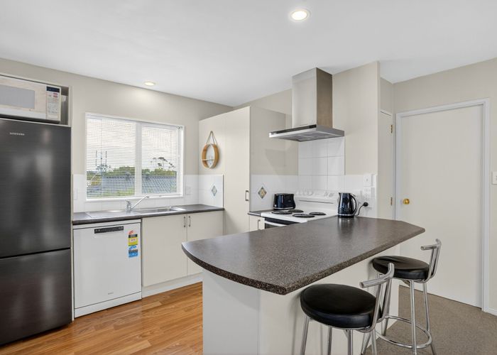  at 2/74 Sunnynook Road, Sunnynook, North Shore City, Auckland