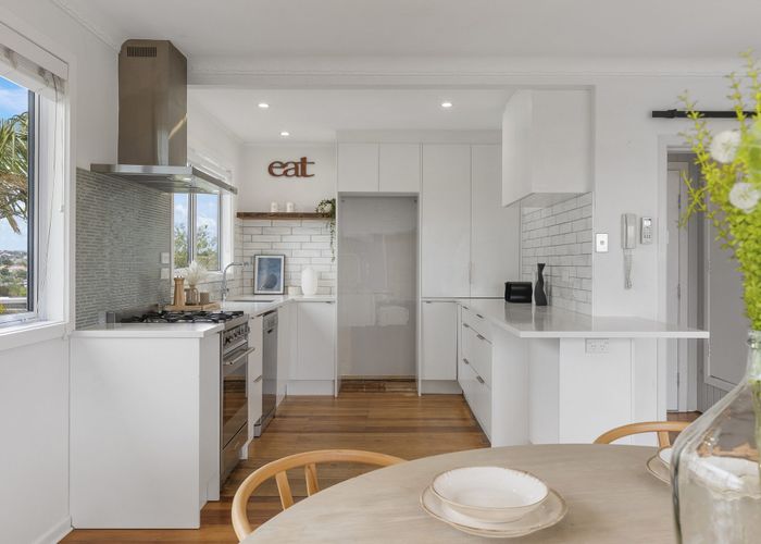  at 2/104 Sylvan Avenue, Northcote, North Shore City, Auckland