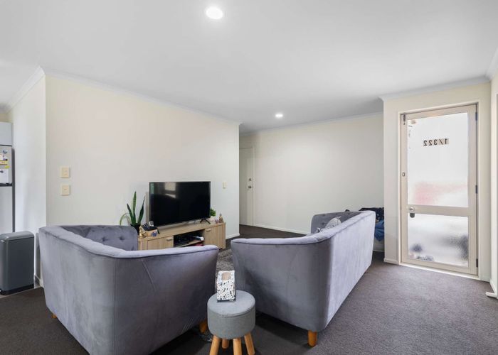  at 1/322 WEST COAST RD, Glen Eden, Waitakere