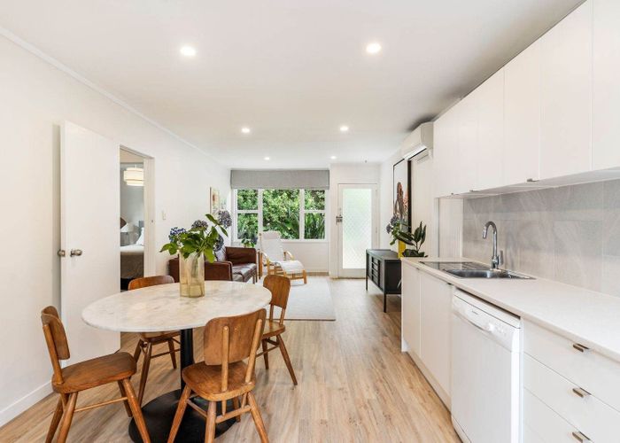  at 6/134 Edmonton Road, Te Atatu South, Waitakere City, Auckland