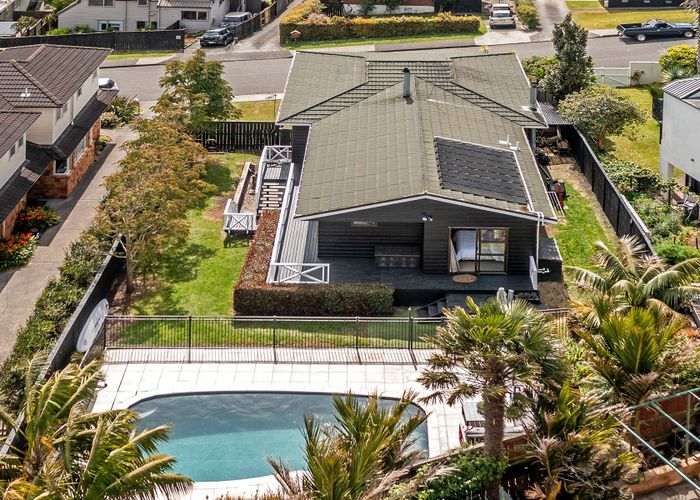  at 10 Mayall Avenue, Beach Haven, Auckland