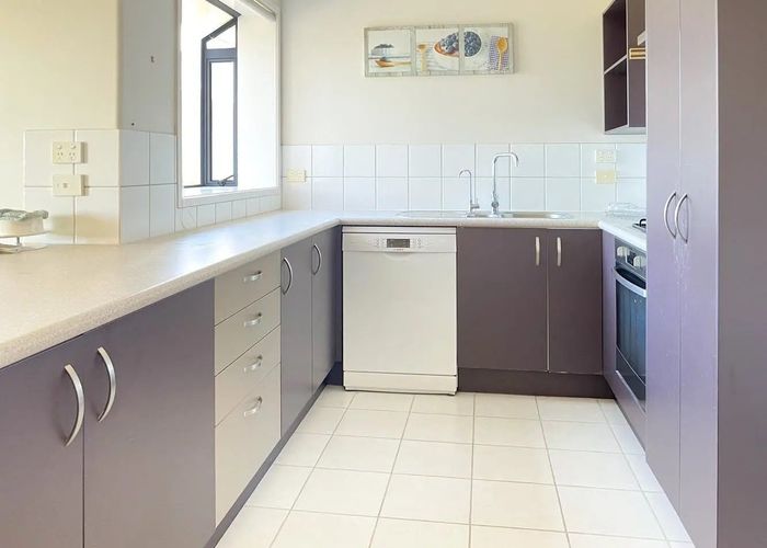  at 1 Summerland Drive, Henderson, Waitakere City, Auckland