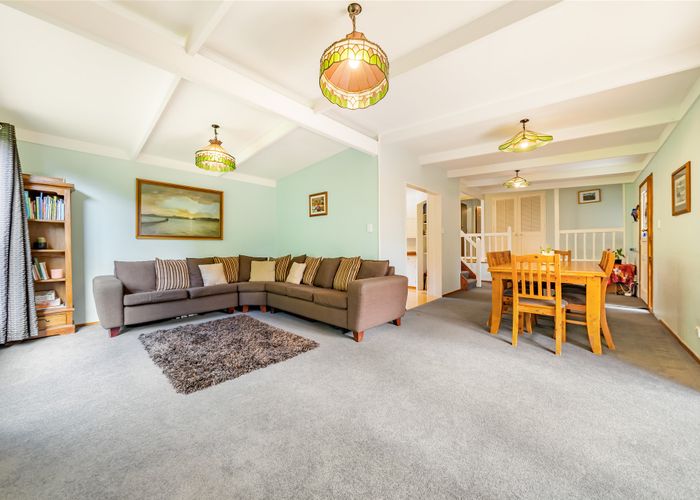 at 124 Pinehaven Road, Pinehaven, Upper Hutt