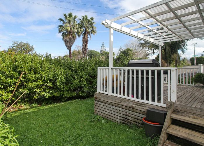  at 4 McEldowney Road, Titirangi, Auckland