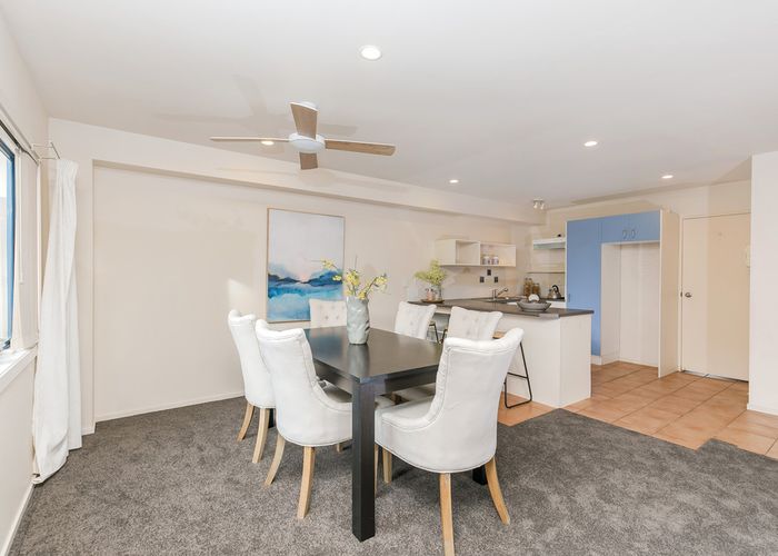  at 2/70 Fernhill Way, Oteha, Auckland