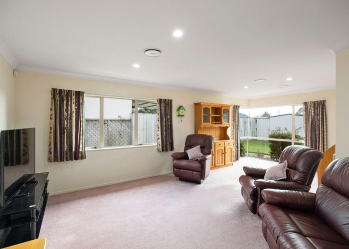  at 5 Reynolds Drive, Glenview, Hamilton