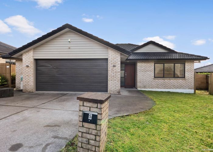  at 5 Stow Place, Henderson, Auckland