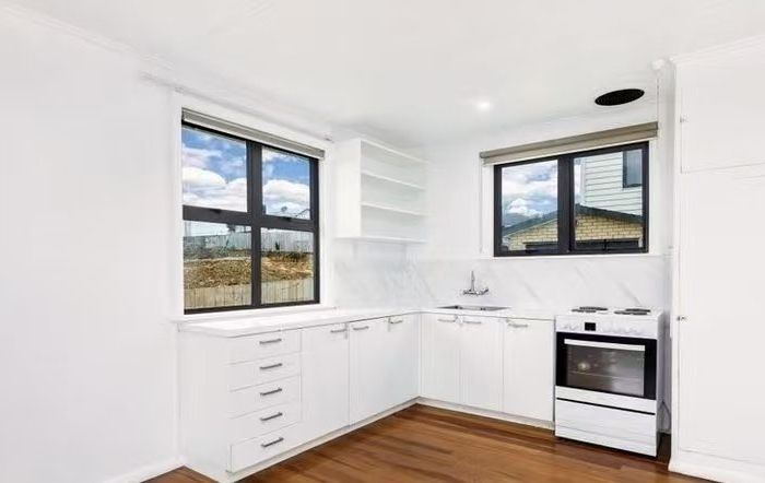  at 4 Valonia Street, New Windsor, Auckland