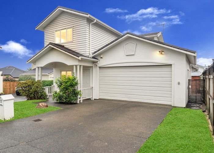 at 15 Mulvaney Crescent, Henderson, Waitakere City, Auckland