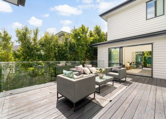  at 18 Newport Place, Forrest Hill, North Shore City, Auckland