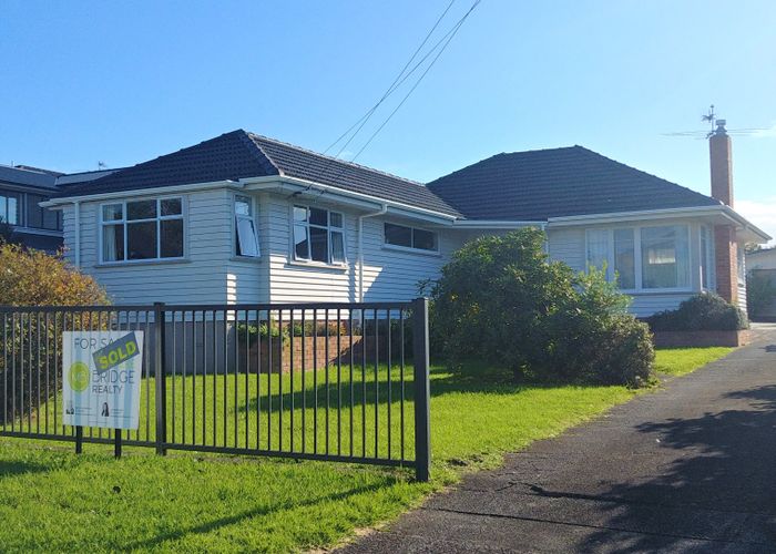  at 9 House Avenue, Mangere Bridge, Auckland
