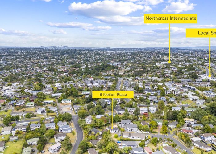  at 8 Neilon Place, Northcross, Auckland