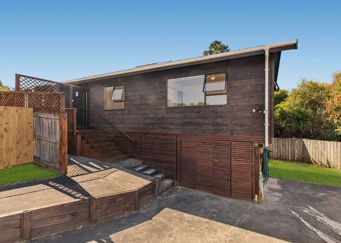  at 2/11 Firle Place, Green Bay, Waitakere City, Auckland