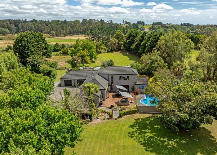  at 52 Turitea Road, Fitzherbert, Palmerston North, Manawatu / Whanganui