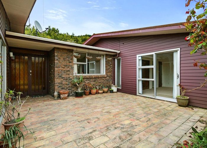  at 94 Larsen Crescent, Tawa, Wellington
