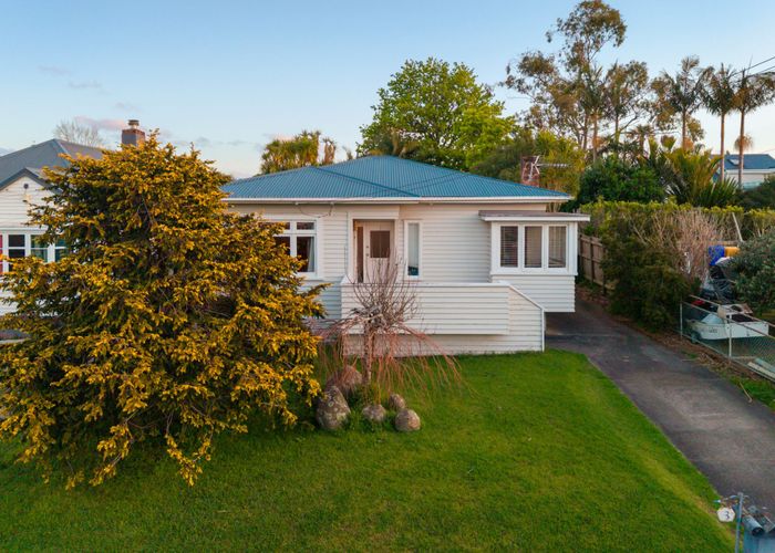  at 3 Moray Place, Point Chevalier, Auckland City, Auckland