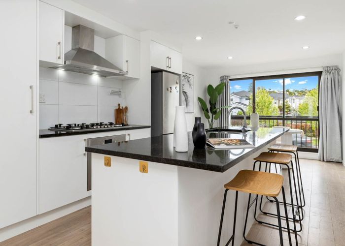  at 3/5 Perekia Street, Albany, Auckland