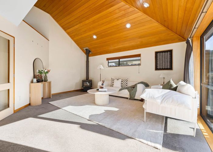  at 2/6 Eastern Beach Road, Eastern Beach, Manukau City, Auckland
