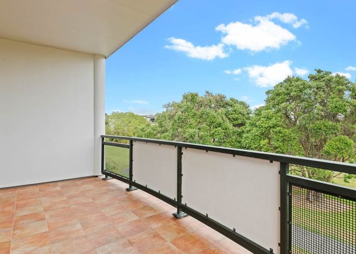  at 1/372 Rosedale Road, Rosedale, Auckland