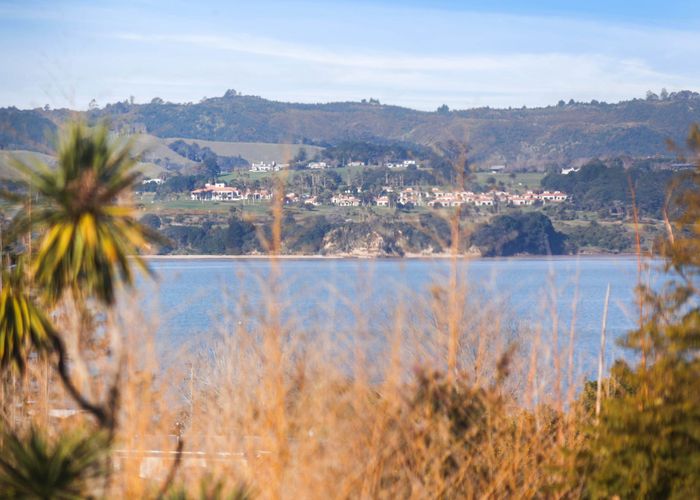  at 2/20 Beach Road, Mellons Bay, Manukau City, Auckland