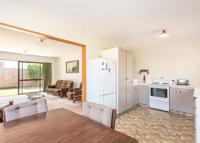  at 2/61 Caledonian Road, St. Albans, Christchurch City, Canterbury