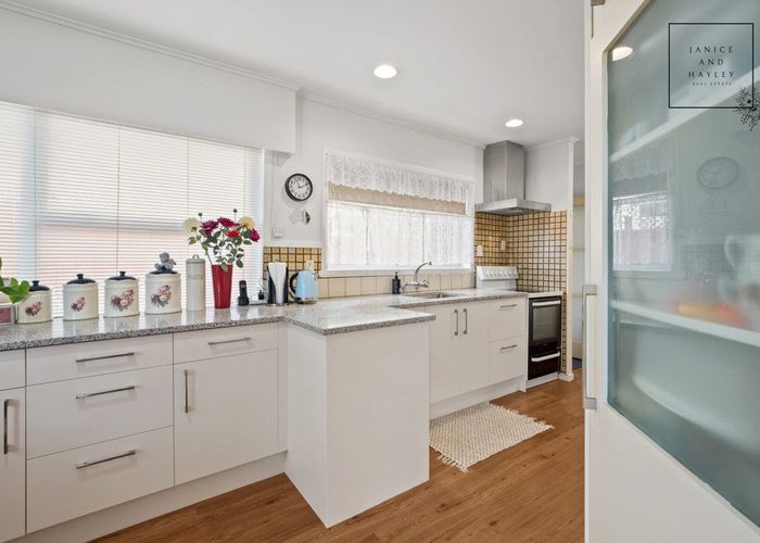  at 4 Chestnut Road, Papatoetoe, Manukau City, Auckland