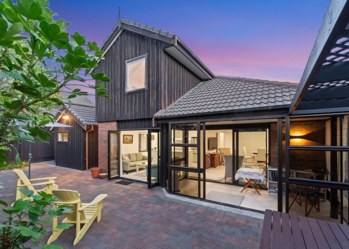  at 2/1 Penzance Road, Mairangi Bay, North Shore City, Auckland