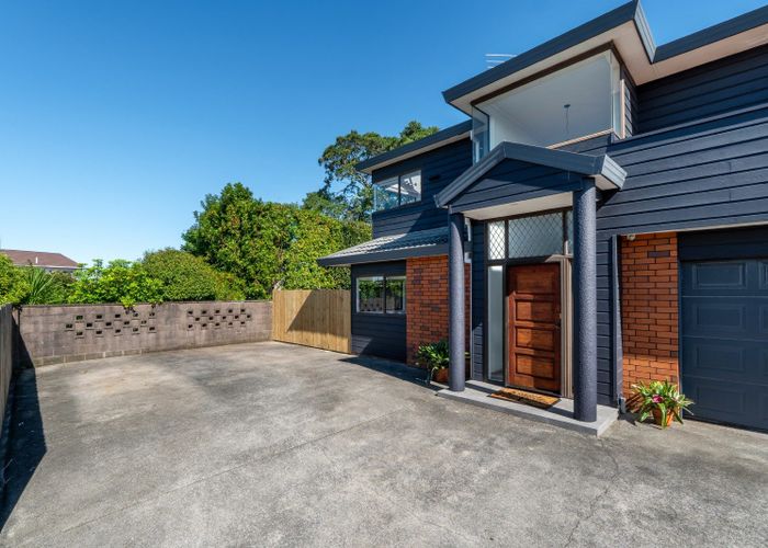  at 2/14 Raleigh Road, Northcote, Auckland