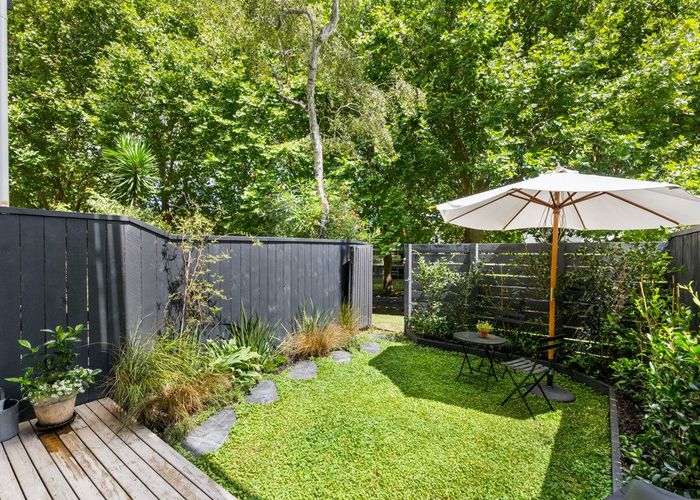  at 2/145 Howe Street, Freemans Bay, Auckland City, Auckland