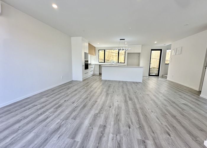  at 18a Waverley Avenue, Glenfield, North Shore City, Auckland
