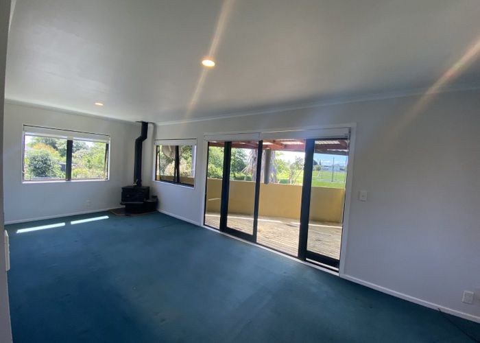  at 33 Vanguard Road, Kelston, Waitakere City, Auckland