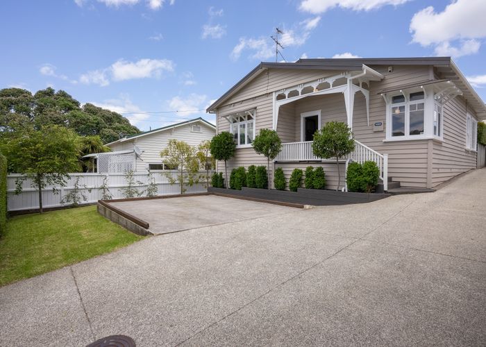  at 8 Athens Road, Onehunga, Auckland
