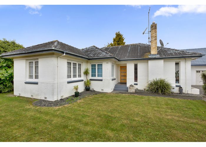  at 94 Clarkin Road, Fairfield, Hamilton
