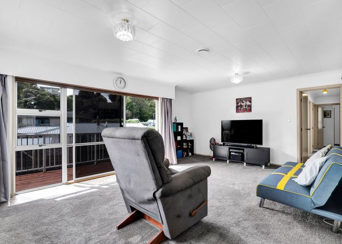  at 5 Ambury Place, Merrilands, New Plymouth