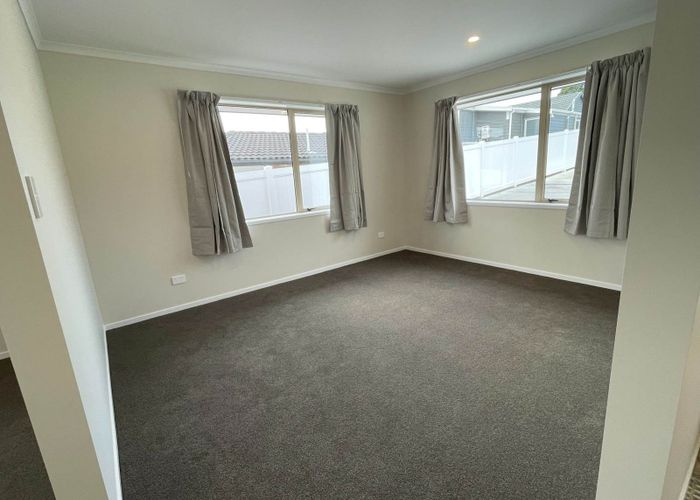  at 25 Forest Hill Road, Henderson, Auckland