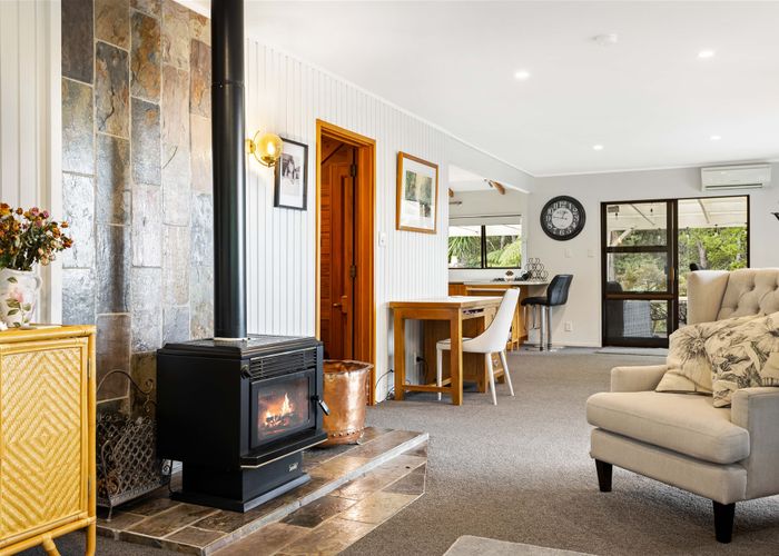  at 38 Crows Road, Swanson, Auckland