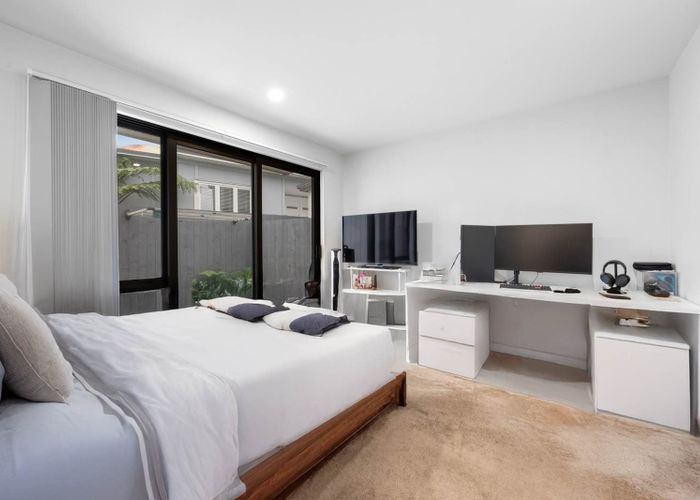  at 6C Tiroroa Avenue, Te Atatu South, Waitakere City, Auckland
