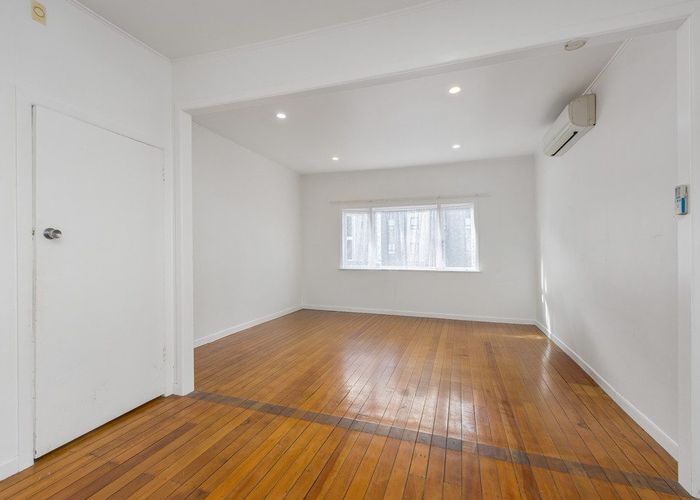  at 2/180 Lake Road, Northcote, North Shore City, Auckland
