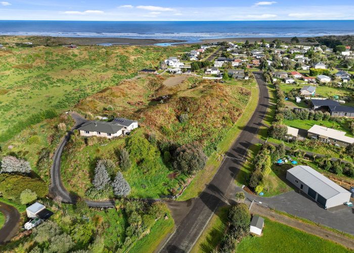  at 24 Strathnaver Glen, Waikawa Beach, Manakau