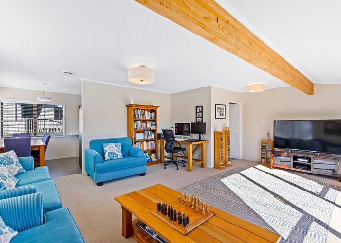  at 6 Neilon Place, Northcross, North Shore City, Auckland