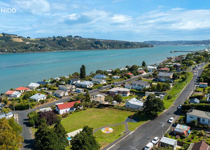 at 9 Athol Place, Ravensbourne, Dunedin