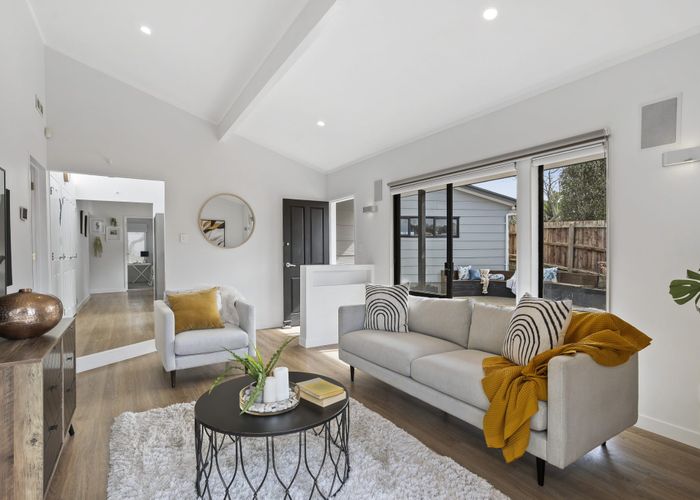  at 10 Coubray Place, Botany Downs, Auckland