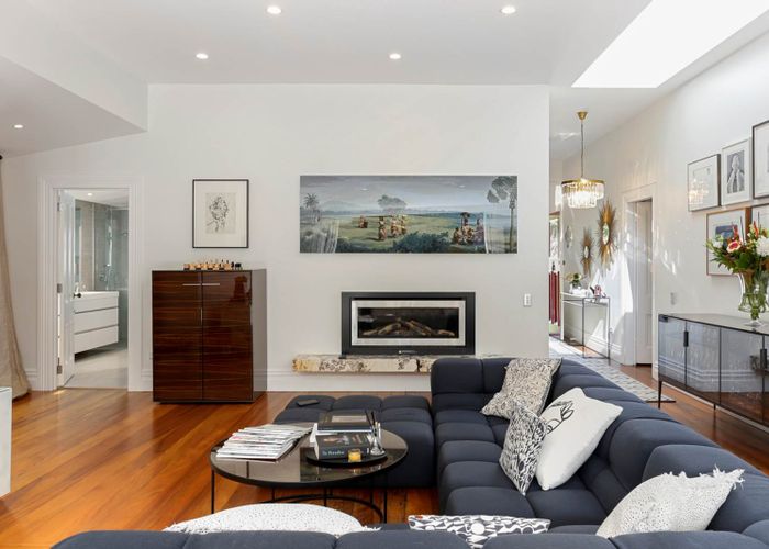  at 5 Kingsview Road, Mount Eden, Auckland