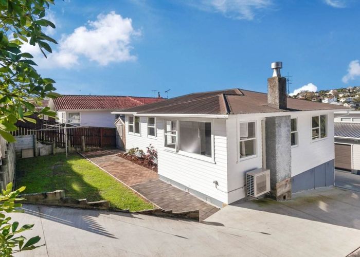  at 37 Compton Street, Hillcrest, North Shore City, Auckland