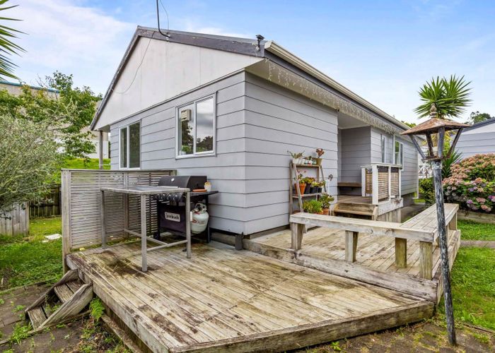  at 23 Meadowvale Rise, Titirangi, Waitakere City, Auckland