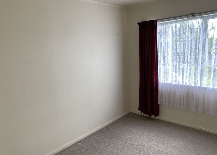  at 2/82 Roberts Road, Te Atatu South, Waitakere City, Auckland