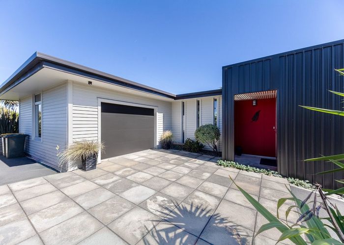  at 4 Frances Street, Waikanae Beach, Waikanae