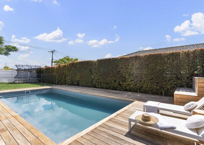  at 87 Sylvan Avenue, Northcote, Auckland