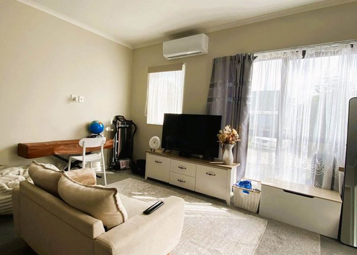  at 1/7 Topaz Place, Wiri, Manukau City, Auckland